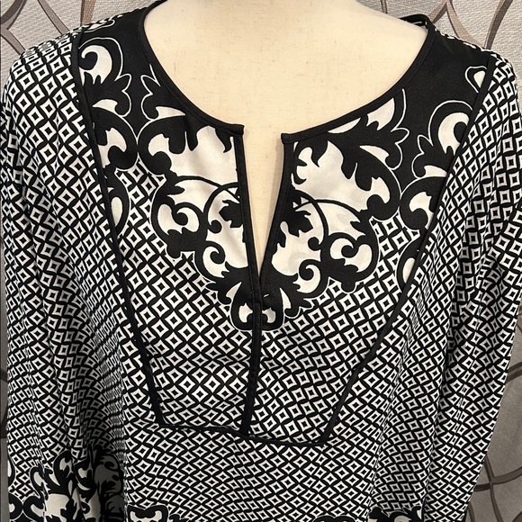 Chico’s Elegant Black and White Women's Top Size 18/20 - Picture 2 of 8